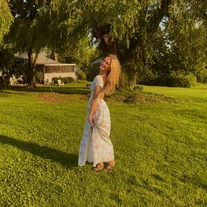 Meet your Posher, Ella